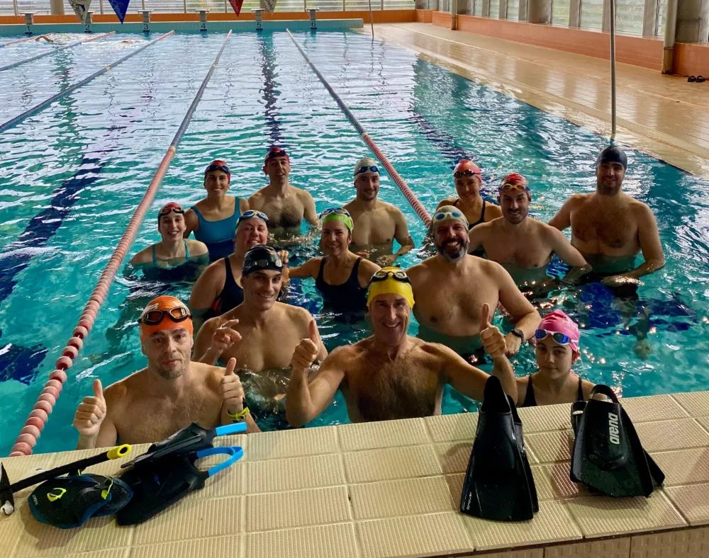 swim class with swimmers