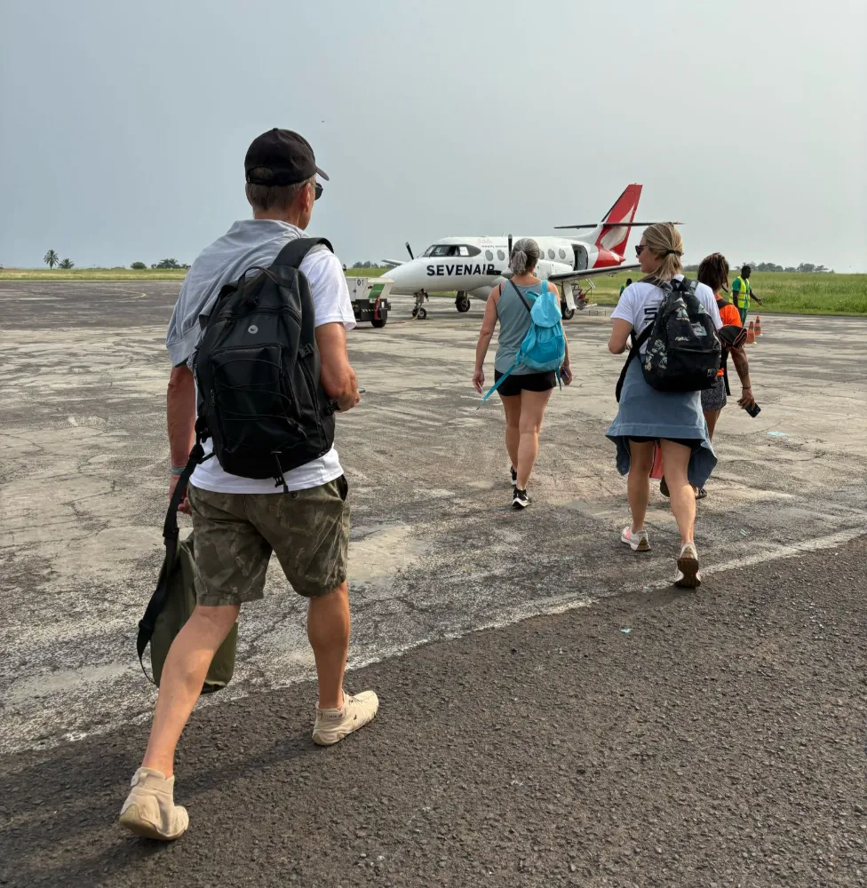 people get inside plane